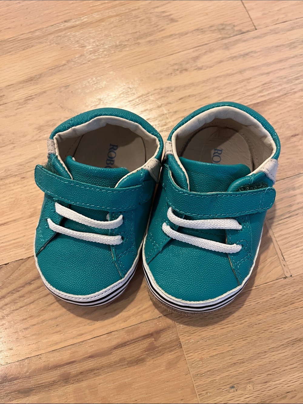 Robeez NWOT baby shoes 6-8 mo